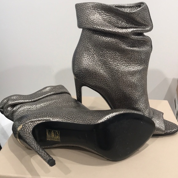 BURBERRY ANKLE BOOTS - Picture 4 of 8